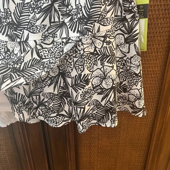 Emerald 18 Black & White Floral Golf Skort Large - Picture 4 of 7